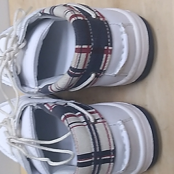 New in Box Timberland Juniors Size 5 White with Plaid back - Picture 2 of 4